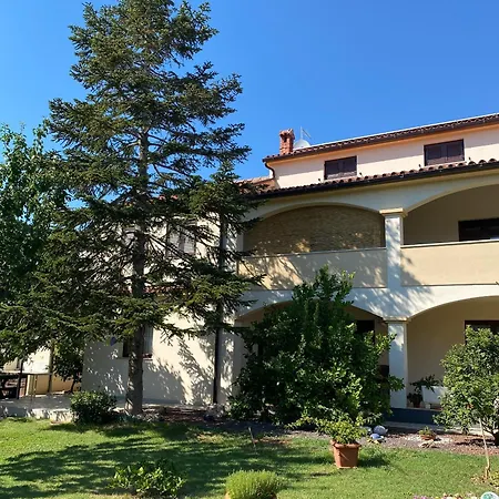 With Parking Space - 7295 Medulin